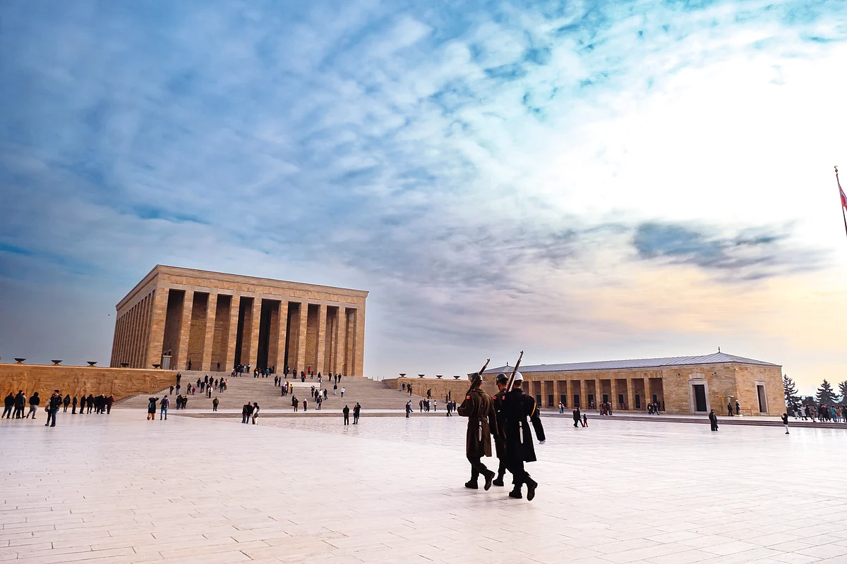 Eğlence Ötesinde BAE-Türkiye Turizm: Stratejik Bir Ekonomik Koridor