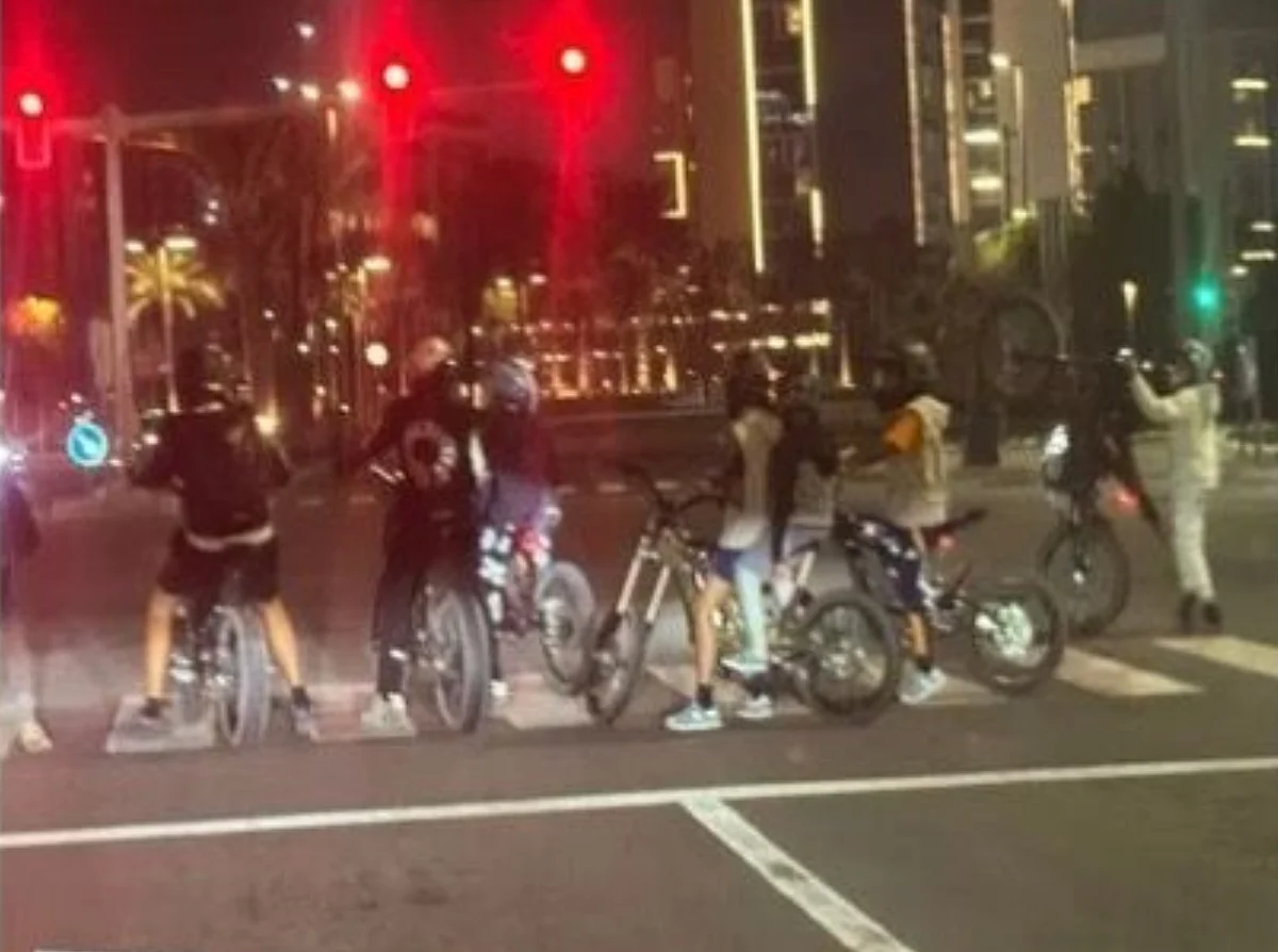 Dubai Polisi, Gençleri Ramazan Ayında Yerleşim Bölgelerinde Bisiklet Sürmeye Karşı Uyardı