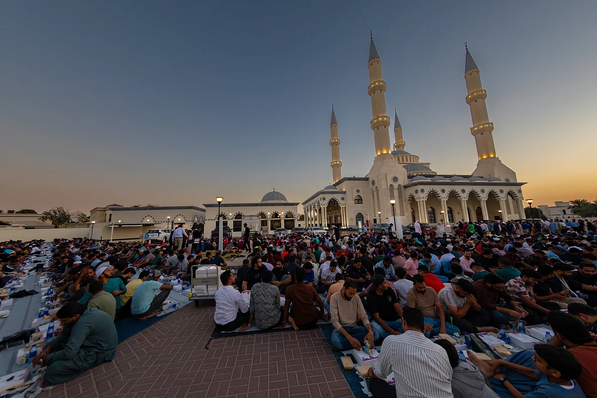 Dubai'de Ramazan 2026: Gün İçinde Yemek Yiyebilir misiniz? Sık Sorulan Sorular Yanıtlandı
