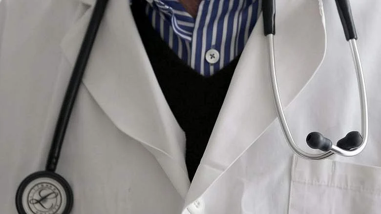 Dubaili Doktor, Mumbai'ye İnmek için Orta Hava Acil Kuvvetleri Uçuşundan Sonra 3 Yaşındaki Çocuğu Kurtardı