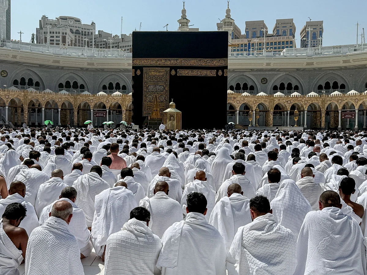 Ramazan Telaşı: Suudi Arabistan Ulu Cami'de Umre Kalabalığını Nasıl Yönetiyor?