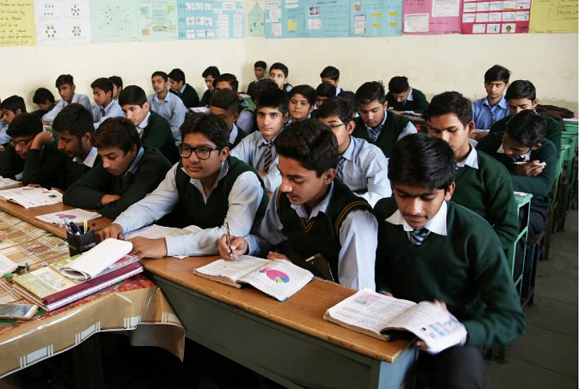 Cbse, BAE'deki 10. Sınıf Yönetim Kurulu Sınavlarını İptal Etti; 12. Sınıf Testi Ertelendi