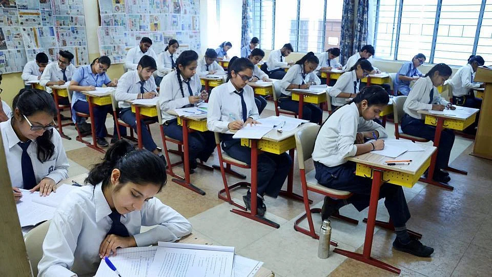 Cbse, Diğer 6 Ülke olan BAE'de 9-11 Mart Tarihlerinde 12. Sınıf Kurul Sınavlarını Erteledi