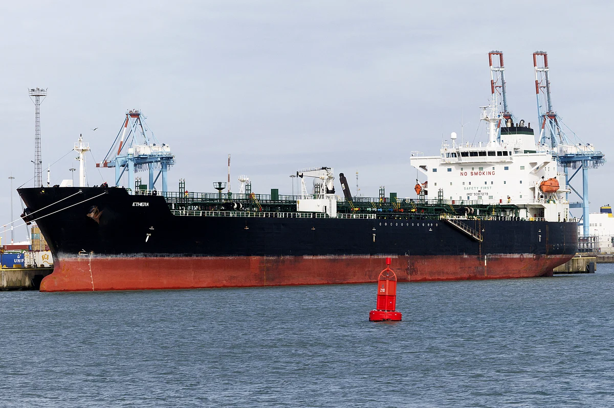 Kaynaklar, Hindistan'ın Hpcl'sinin Rus Petrol Alımlarına Devam Ettiğini Söylüyor