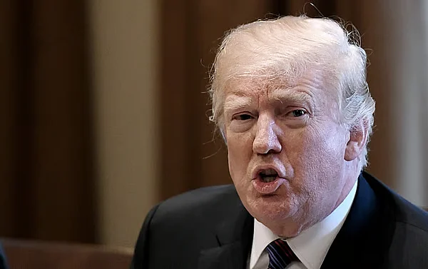 Trump, İran'ın 'Çok Sert Vurulacağını' Söyledi ve Hedefleri Genişletmekle Tehdit Etti
